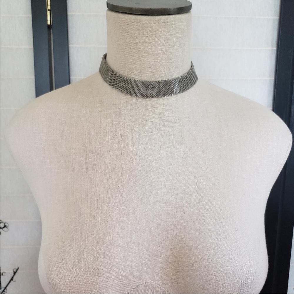 Metal mesh choker